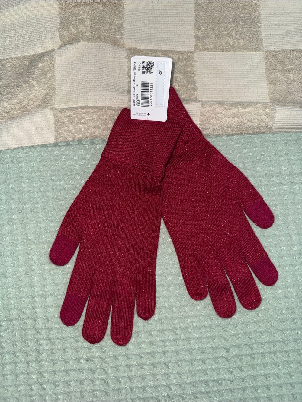 NWT Lululemon Warm Revelation Gloves *Shine size Small